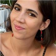 Laureata in Lettere e specializzata in Comunicazione 110 e lode impartisce lezioni di letteratura italiana